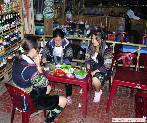 Hmong-nights-market-sapa
