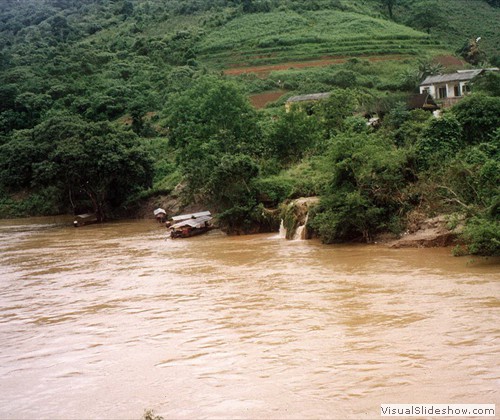 sapa_chay_river