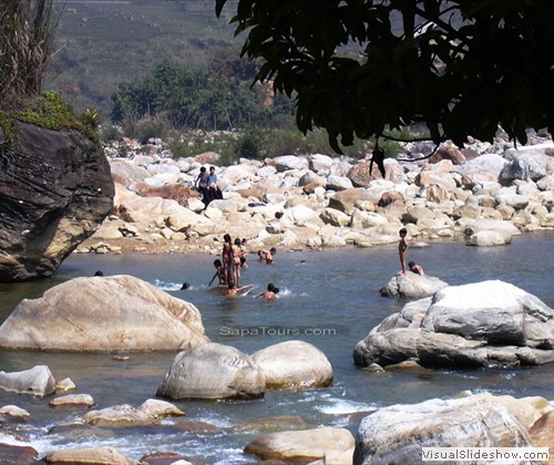 swimming-on-tream-Sapa-Vietnam-sapatoursdotcom